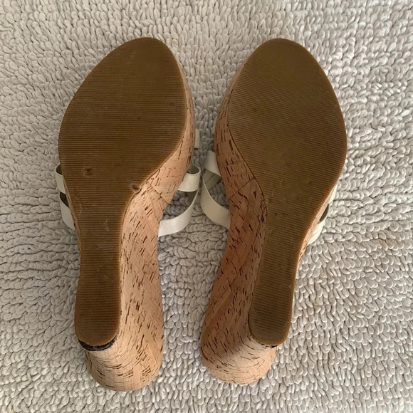 Two pair!! White House Black Market and Steve Madden platform strap heels 9 - Picture 13 of 15